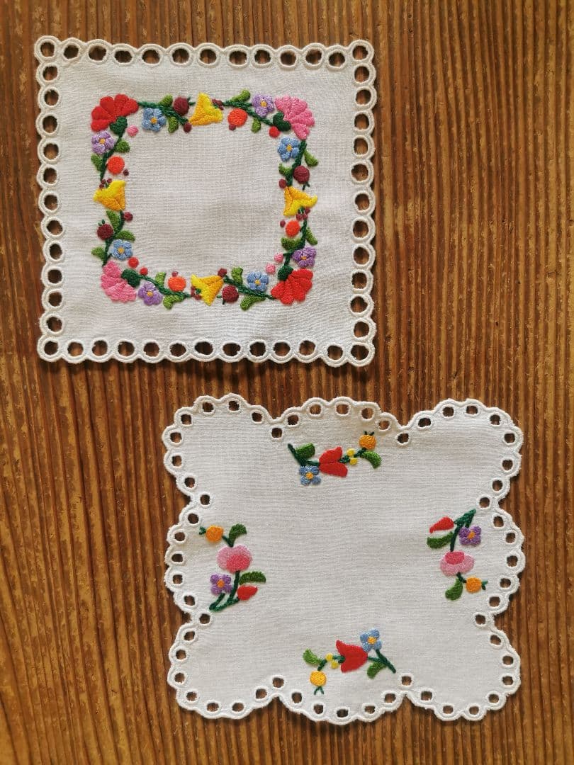 アンティーク カロチャ刺繍 スカラップアイレット ドイリー ２枚ペアセット