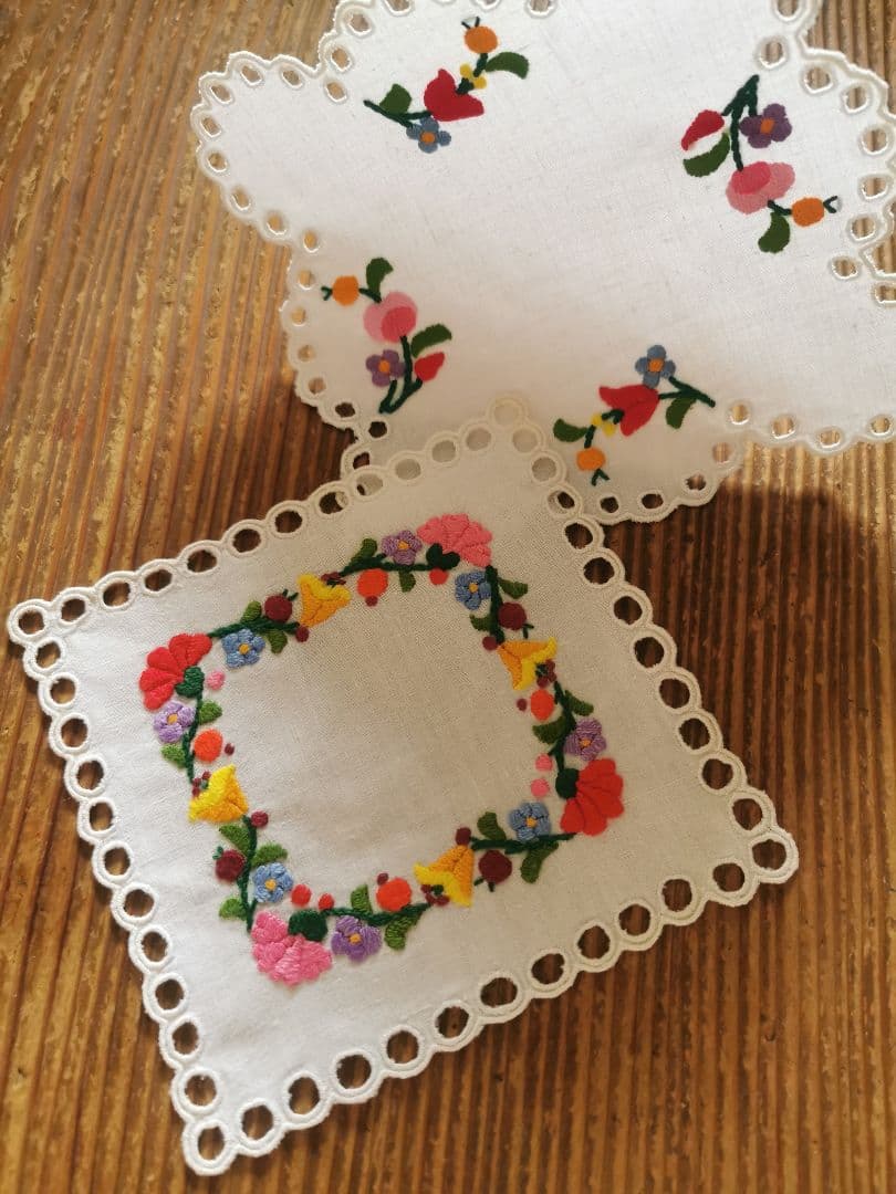 アンティーク カロチャ刺繍 スカラップアイレット ドイリー ２枚ペアセット