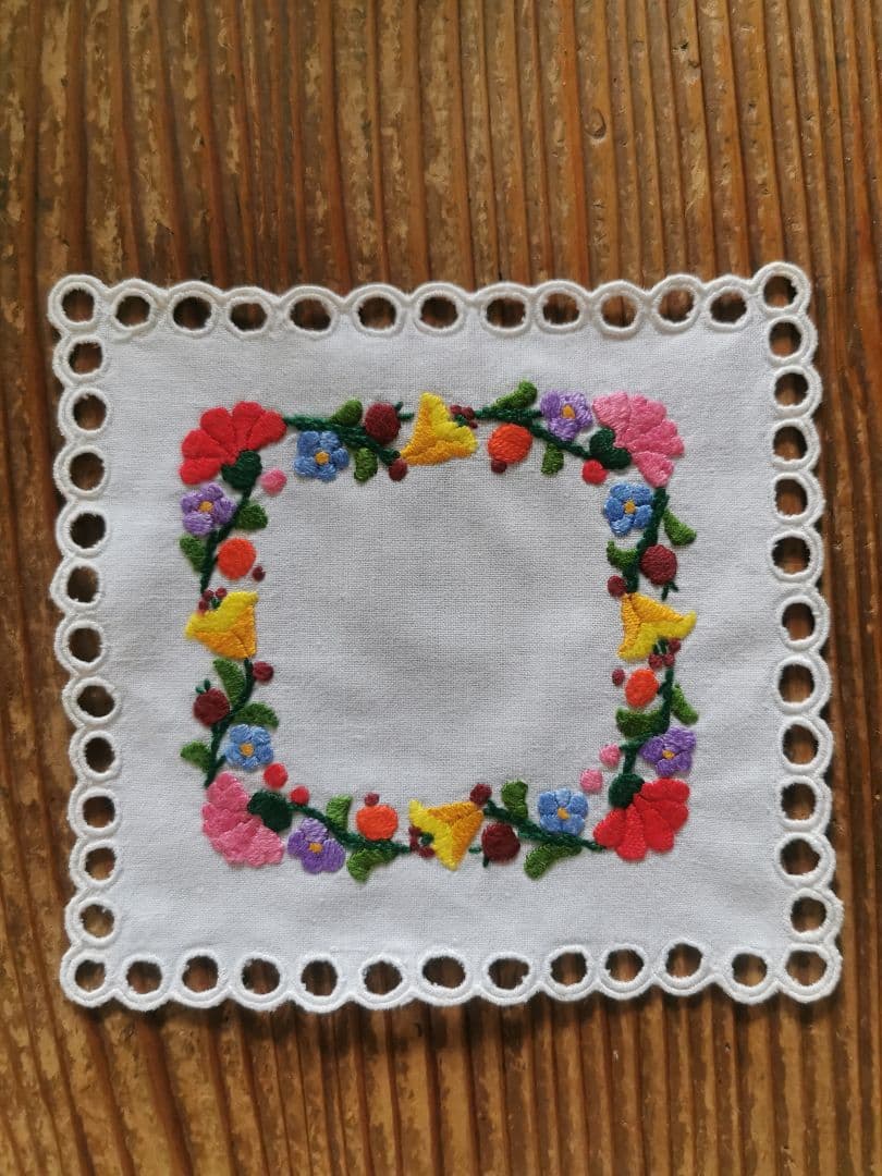 アンティーク カロチャ刺繍 スカラップアイレット ドイリー ２枚ペアセット