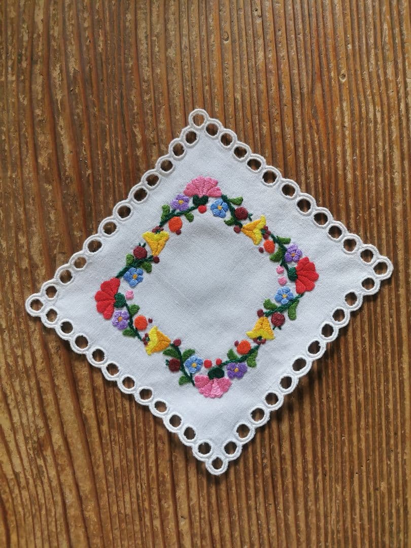 アンティーク カロチャ刺繍 スカラップアイレット ドイリー ２枚ペアセット