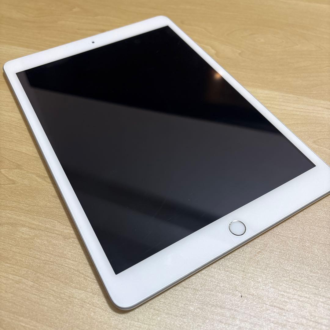 <美品/フィルムあり>Apple iPad シルバー 10.2インチ