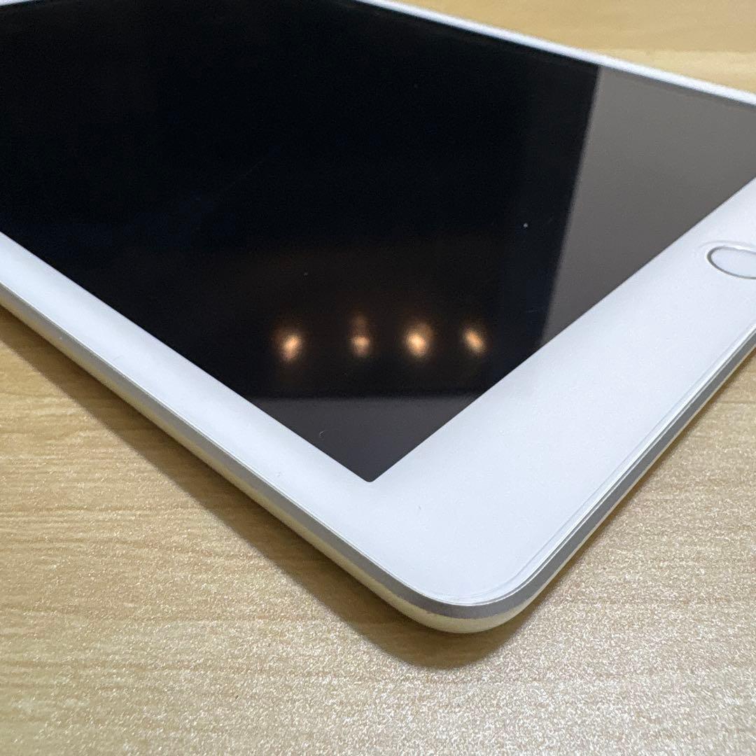 <美品/フィルムあり>Apple iPad シルバー 10.2インチ