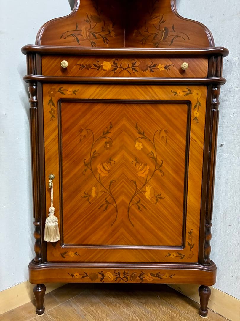 管397☆イタリア製☆アンティーク☆象嵌細工☆コーナーキャビネット