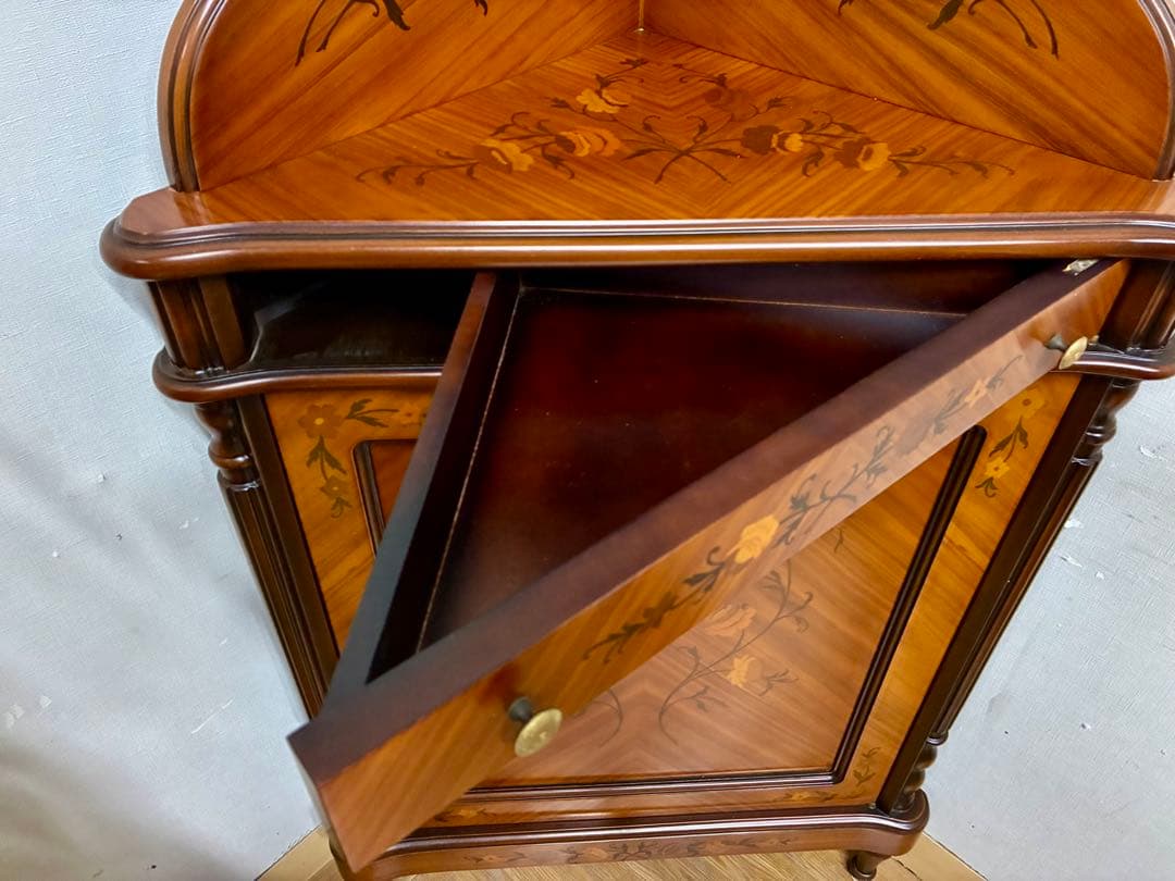 管397☆イタリア製☆アンティーク☆象嵌細工☆コーナーキャビネット