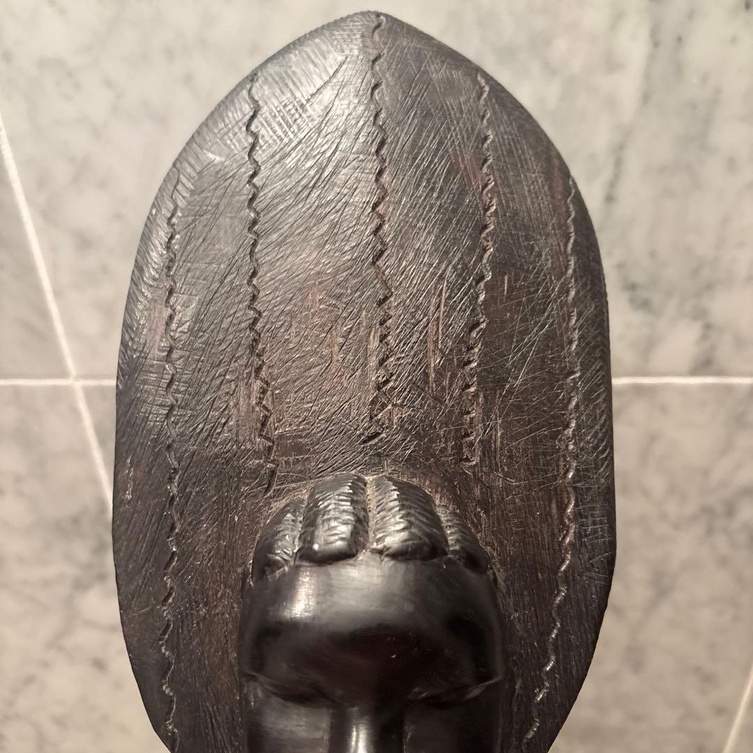 アフリカアンティーク　美しい瞳と圧倒的な存在感の木彫りオブジェ