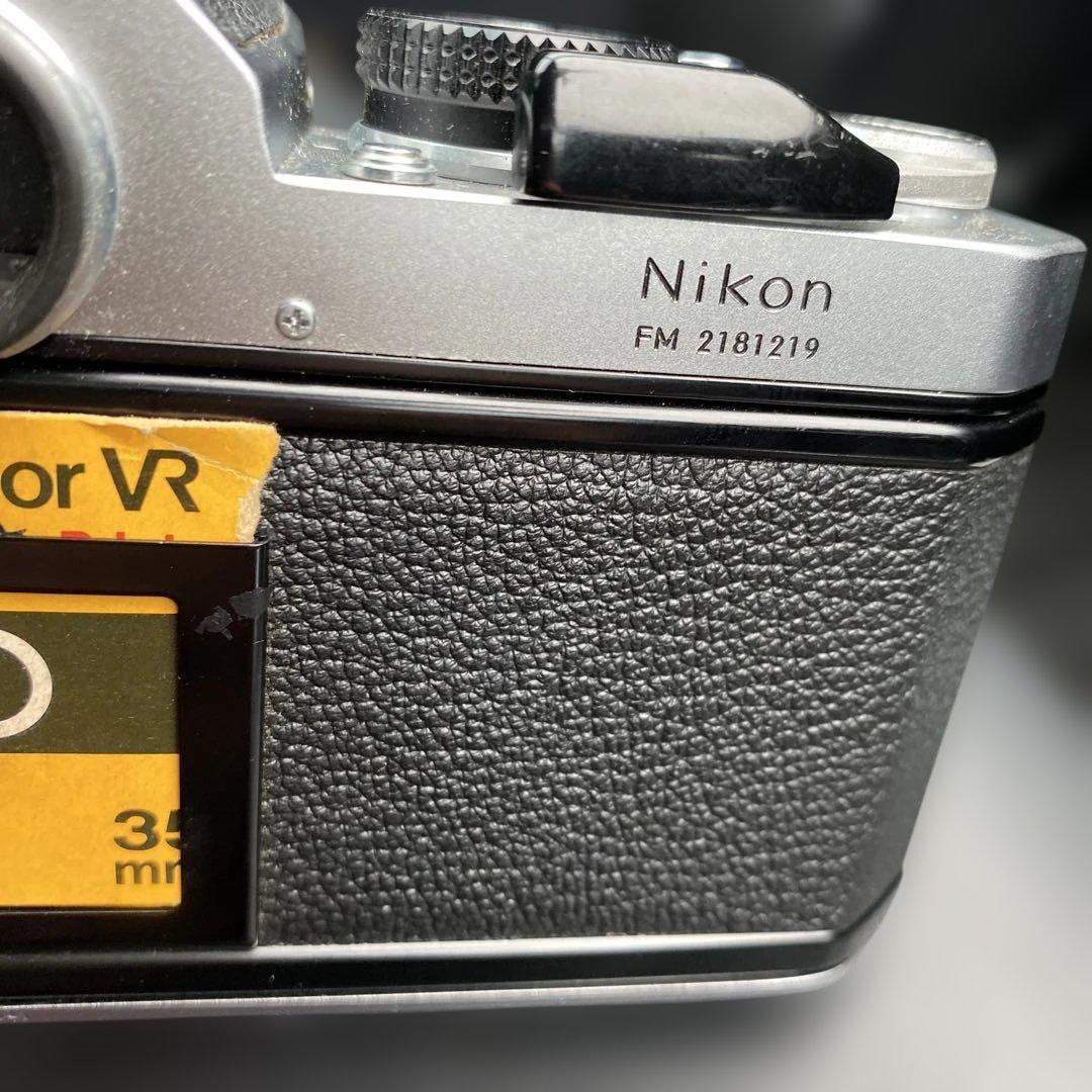 Nikon FM フィルムカメラ + NIKKOR 35mm f/2.8 レンズ