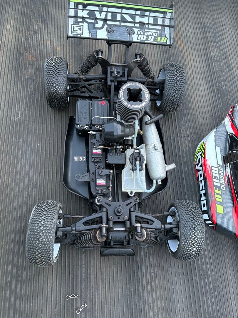 つとむ工房京商エンジンカー1/8 インファーノ　美品　画像追加しました。