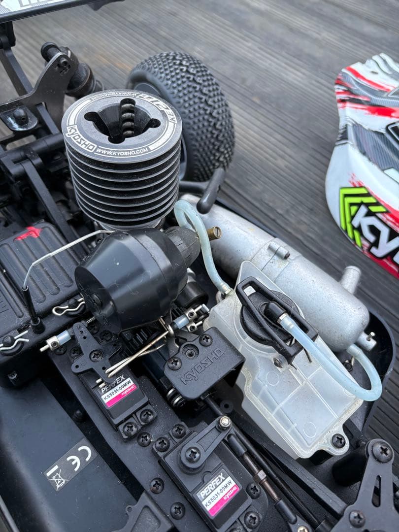 つとむ工房京商エンジンカー1/8 インファーノ　美品　画像追加しました。