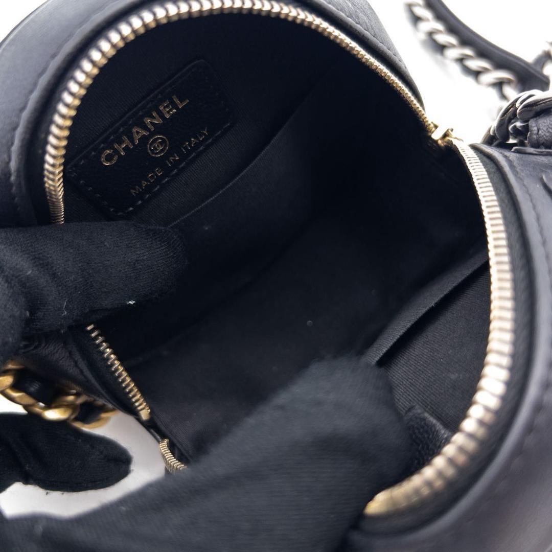 【未使用級】CHANEL 19 ラウンドチェーンショルダーバッグ　レザー