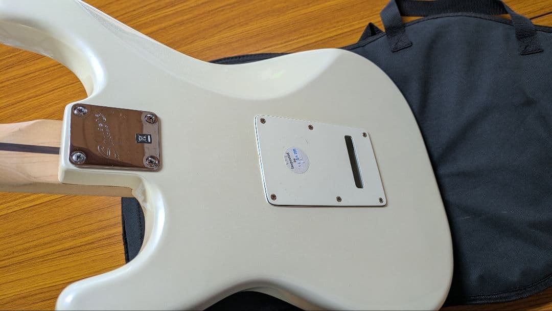 Squier Stratocaster ホワイト
