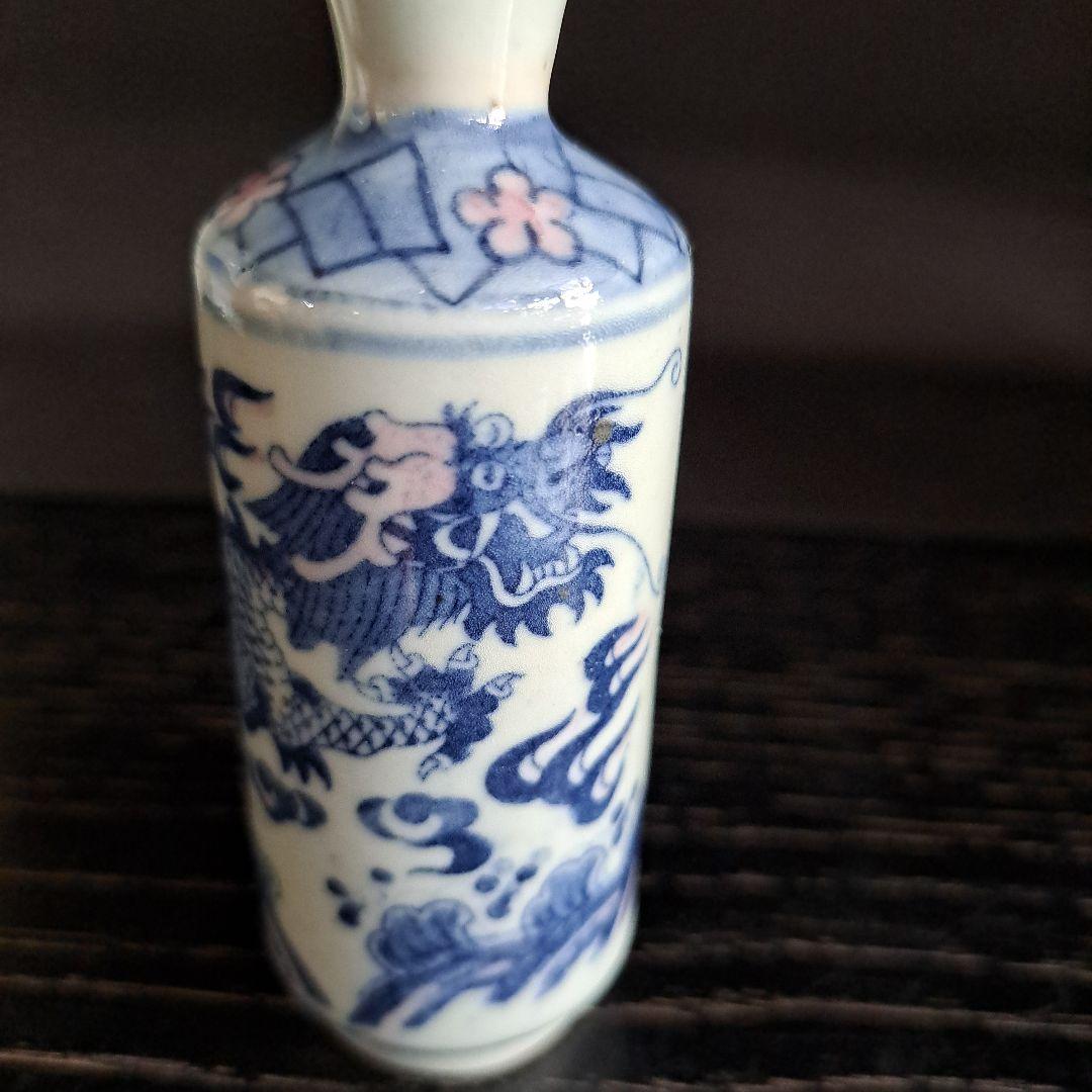 中国　古玩　乾隆年製　鼻煙壺　波に龍図　やや大型