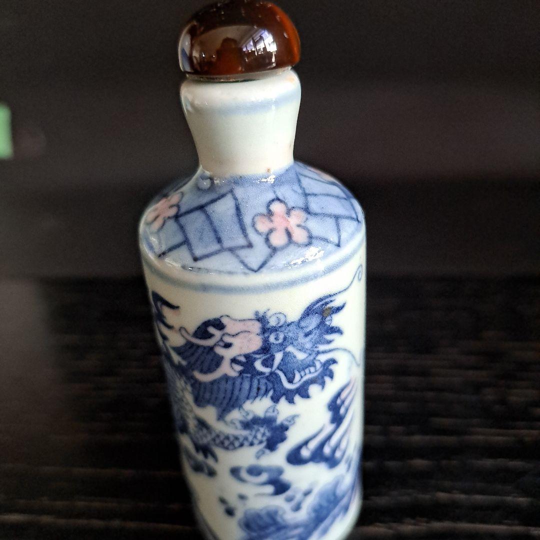 中国　古玩　乾隆年製　鼻煙壺　波に龍図　やや大型