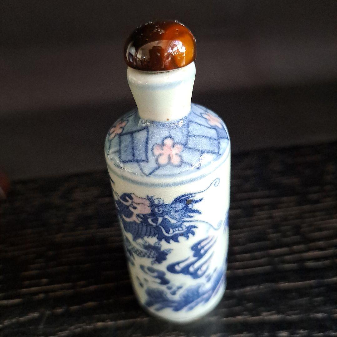 中国　古玩　乾隆年製　鼻煙壺　波に龍図　やや大型