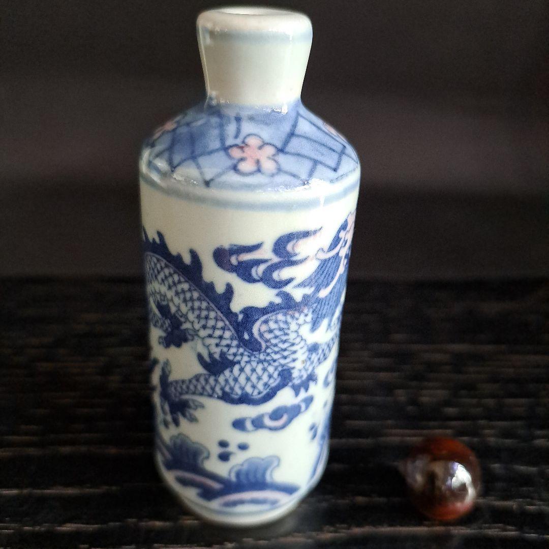 中国　古玩　乾隆年製　鼻煙壺　波に龍図　やや大型