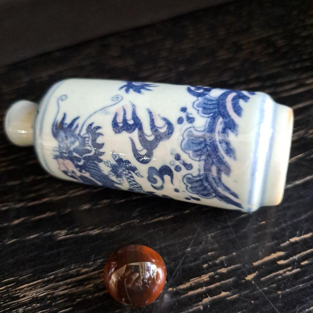 中国　古玩　乾隆年製　鼻煙壺　波に龍図　やや大型