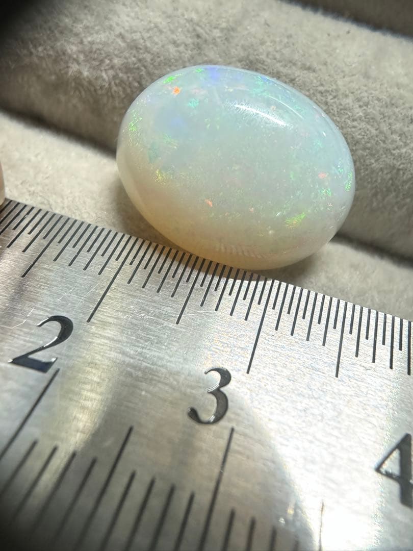 特大半透明天然オパール 8.794ct