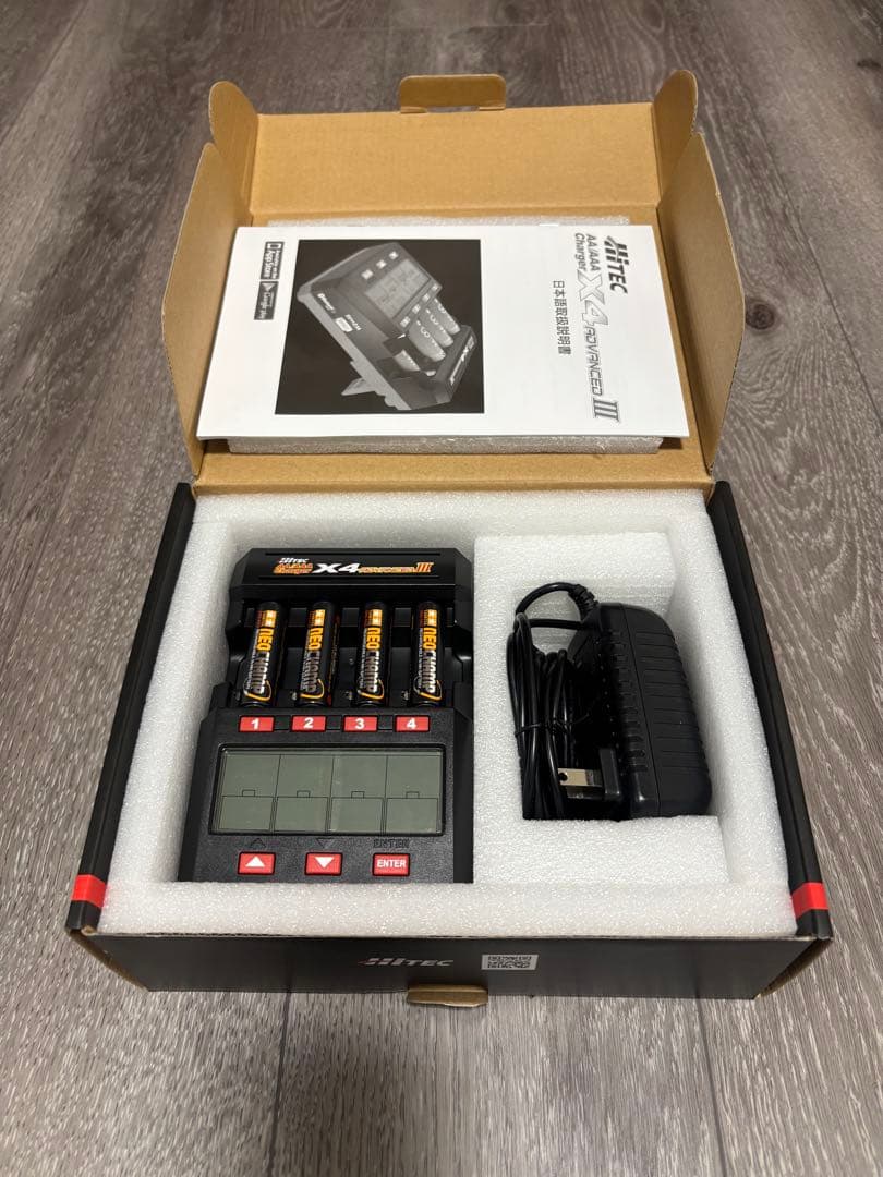ミニ四駆　Hitec X4 ADVANCED III 充電器　＊(電池4本付き)