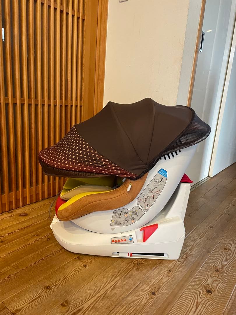 美品　ターンシート くまのプーさん チャイルドシート ISOFIX ディズニー