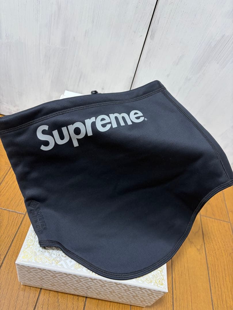 ＦＷ２３　ＳＵＰＲＥＭＥ　シュプリーム　ネックウォーマー　ブラック