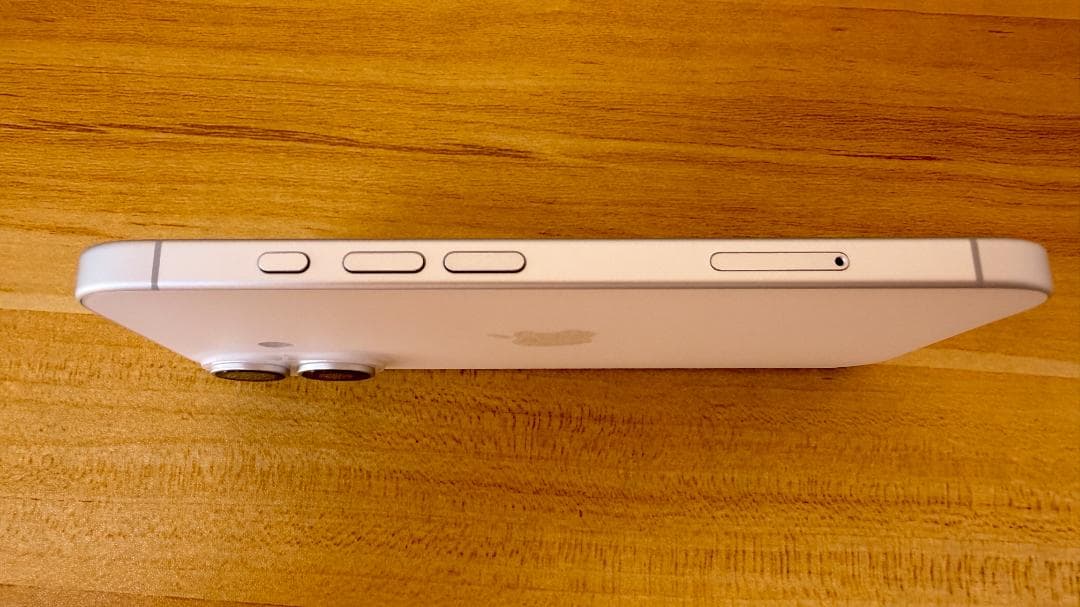 iPhone16 128GB ホワイト simフリー バッテリー100%