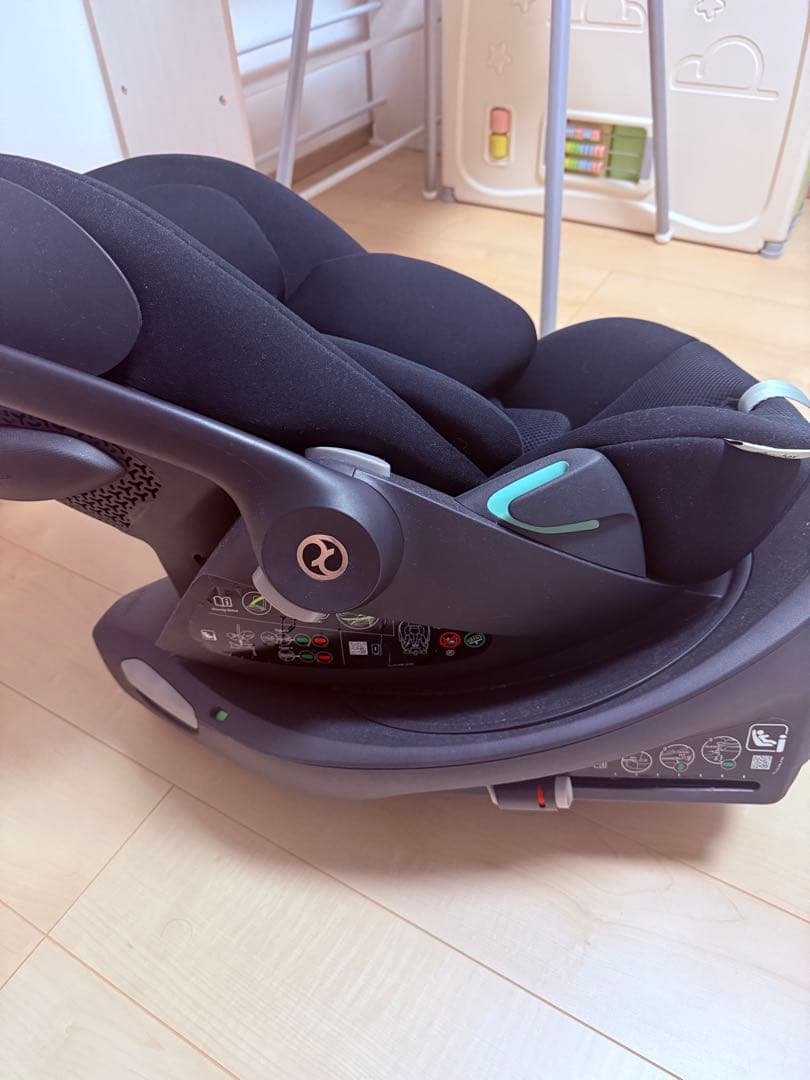 Cybex ブラック チャイルドシート　クラウドG アダプター新品未使用付き