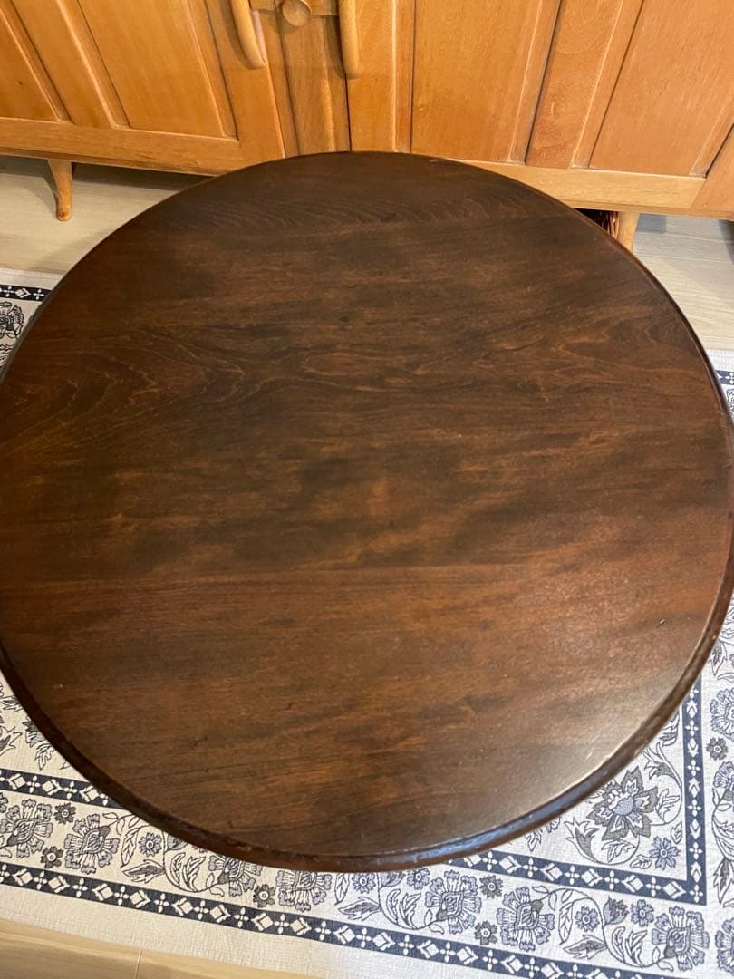 イギリスアンティークサイドテーブル　ツイストレッグテーブル　英国サイドテーブル