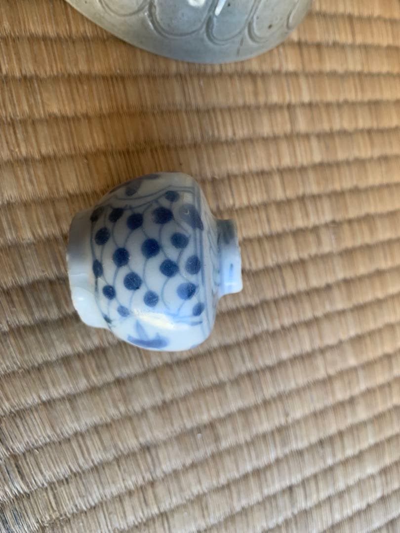 中国宋時代青磁お茶碗と明時代染付小壺