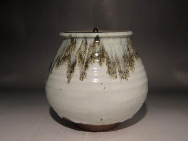 唐津　堆の峰窯　中里宗家　１４代陶仙　水指　風格のある作品　s309