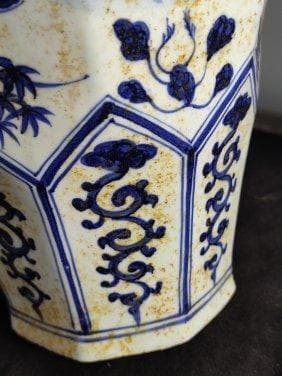 元代青白図梅花瓶