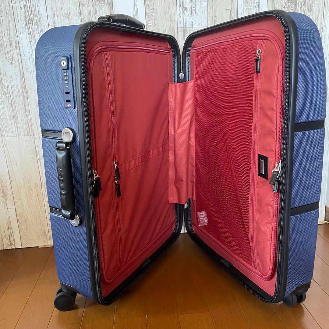 DELSEY デルセー　ネイビー キャリーケース スーツケース。