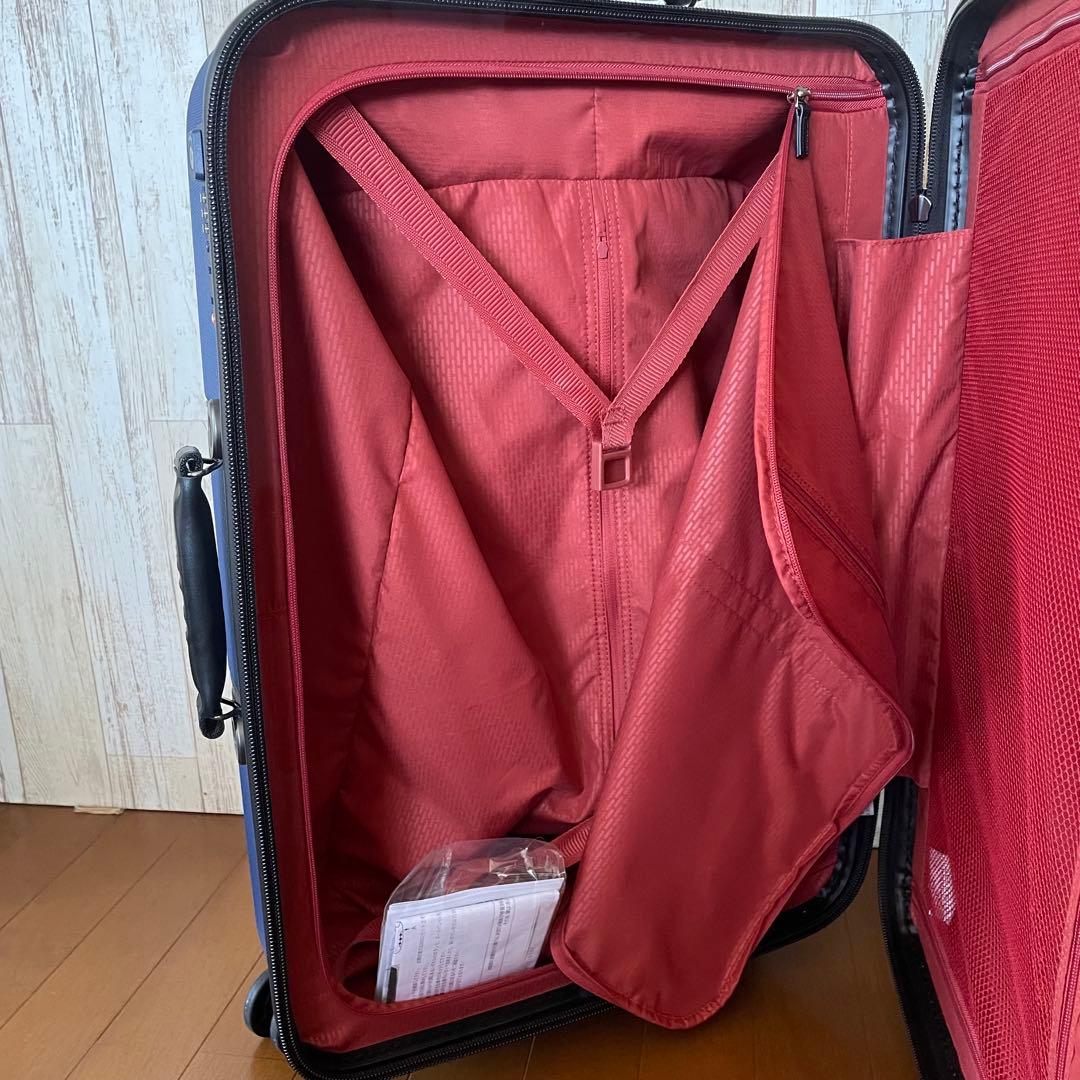 DELSEY デルセー　ネイビー キャリーケース スーツケース。