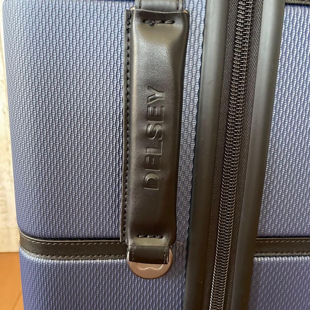 DELSEY デルセー　ネイビー キャリーケース スーツケース。