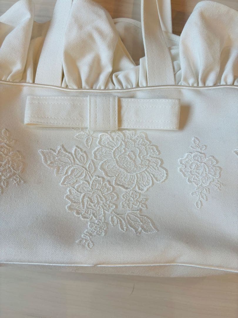 kanako tamura ハンドバッグ　トートバッグ　花柄　ホワイト