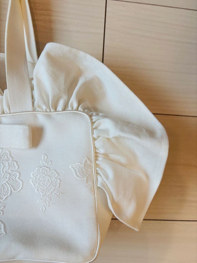 kanako tamura ハンドバッグ　トートバッグ　花柄　ホワイト