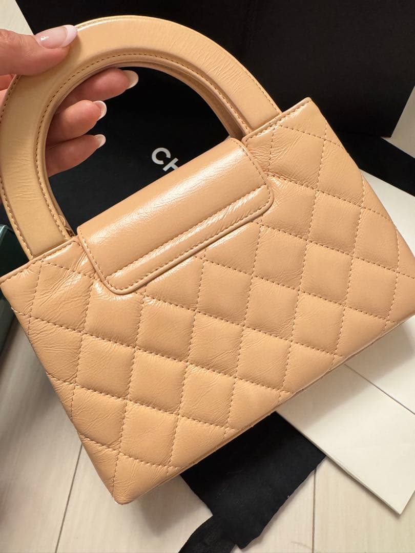 CHANEL ベージュ キルティング ハンドバッグ
