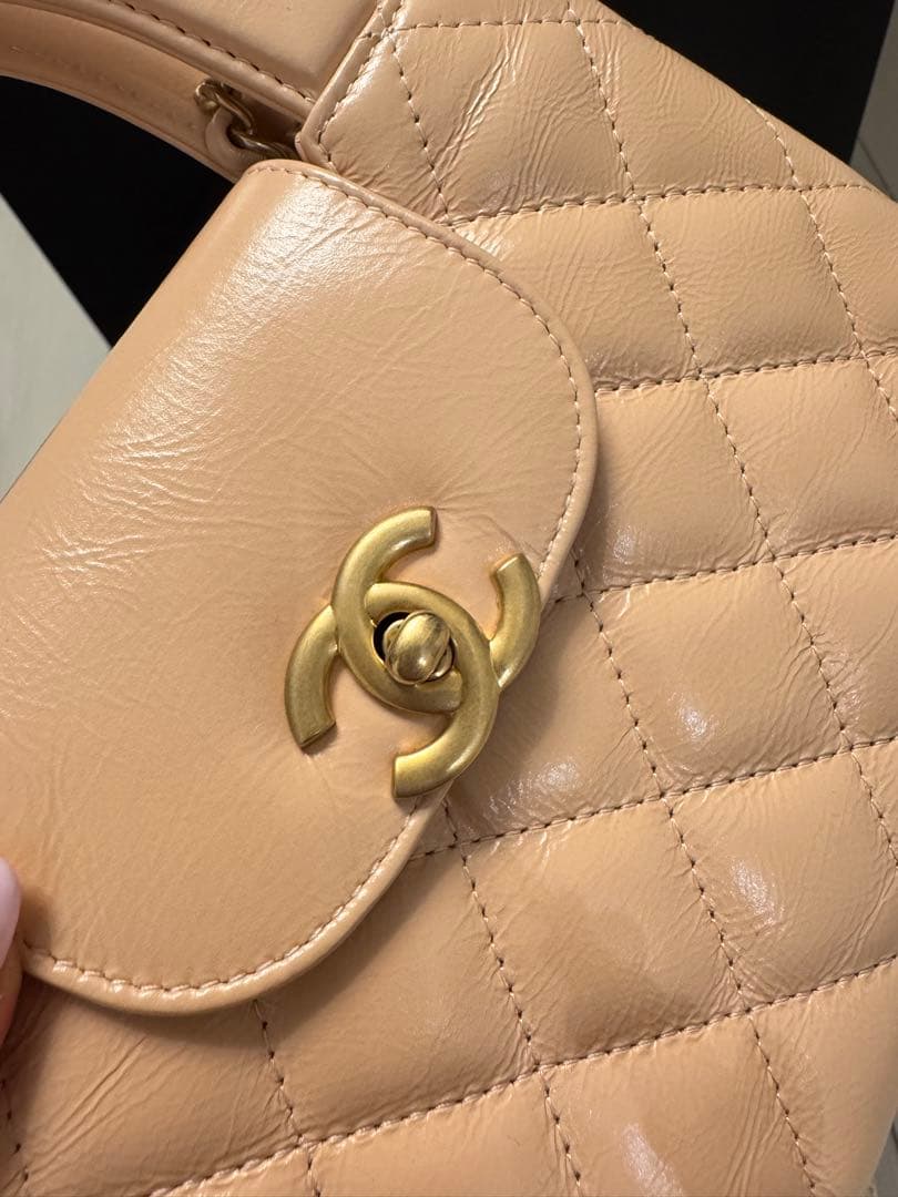 CHANEL ベージュ キルティング ハンドバッグ