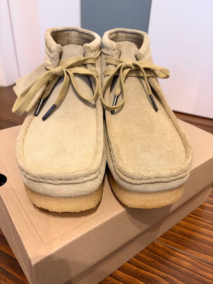靴 Clarks Wallabee Boot Maple Suede
