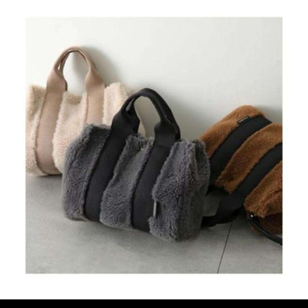 VIOLA d'ORO ボアショルダーバッグ