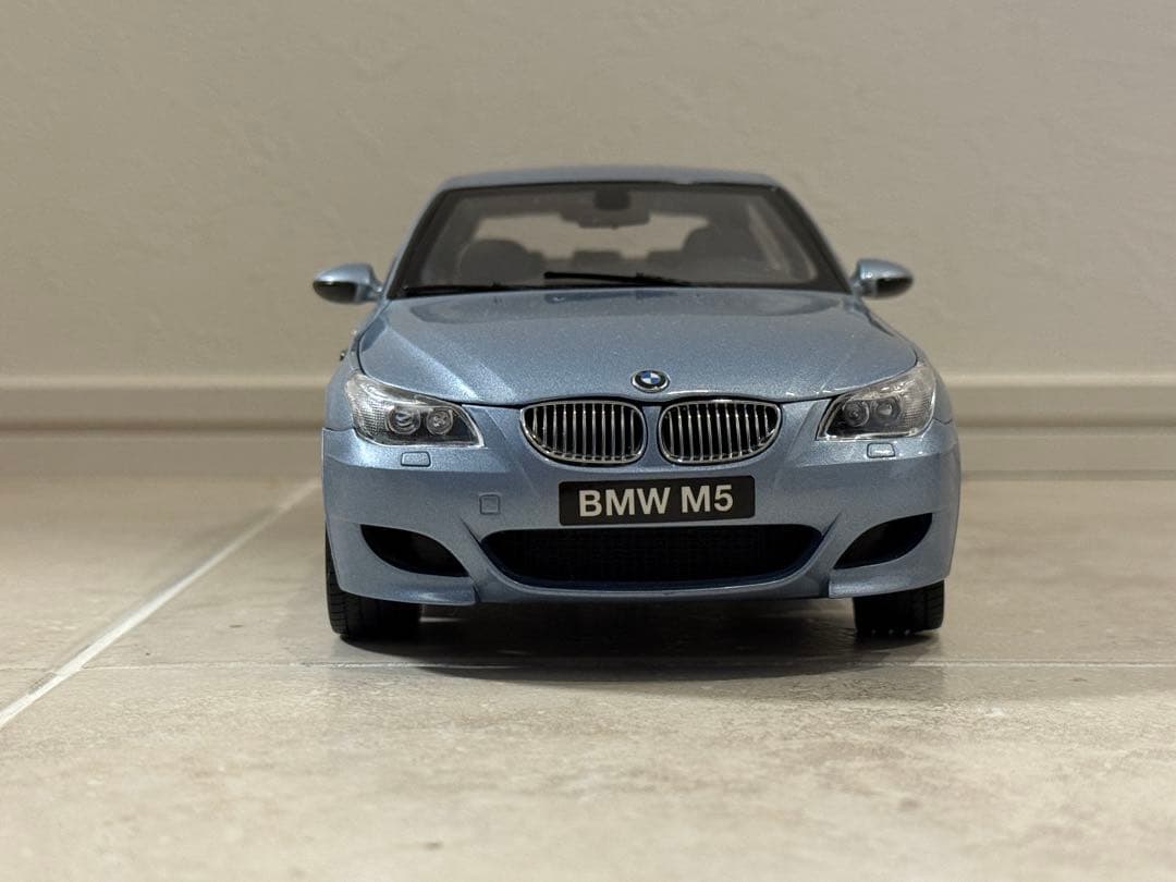 BMW M5 ミニカー ライトブルー　KYOSHO 1:18 E60