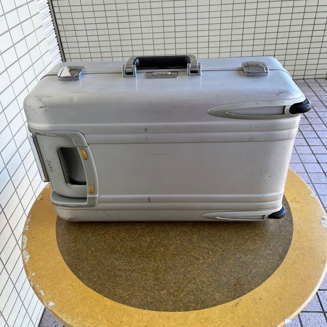 ZEROハリーバートンのキャリーバッグです