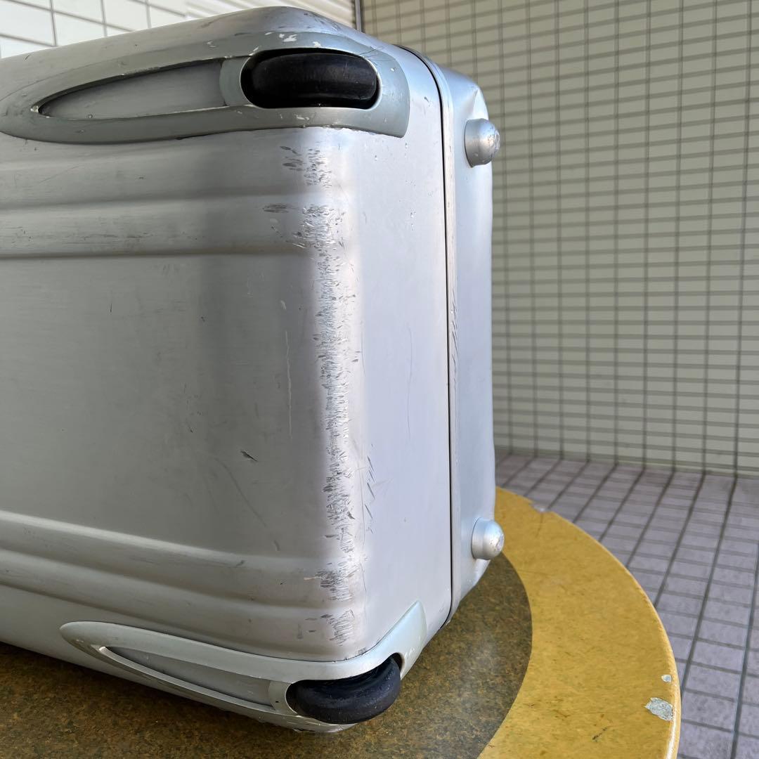 ZEROハリーバートンのキャリーバッグです