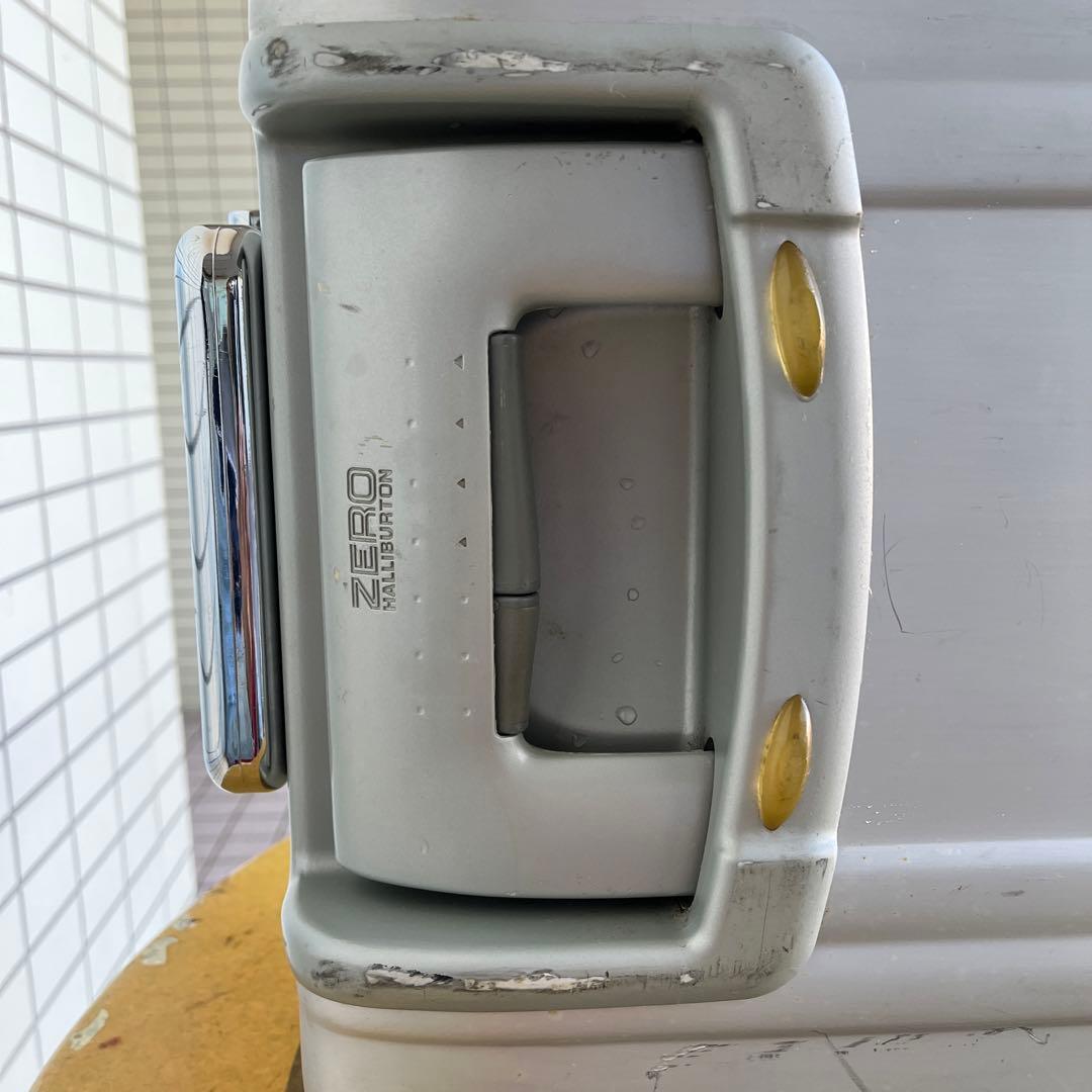 ZEROハリーバートンのキャリーバッグです