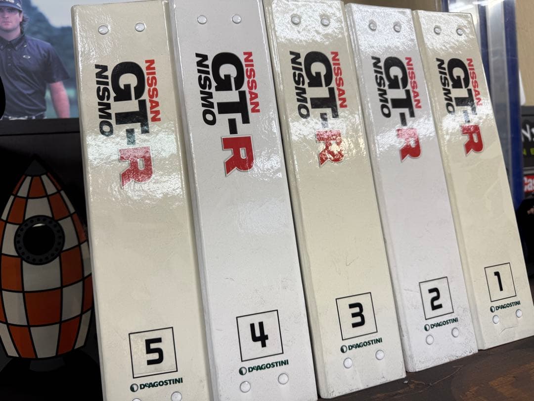 デアゴスティーニ　日産Nissan GT-RニスモNISMO ファイル資料全巻付