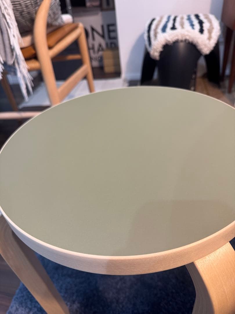artek スツール E60 オリーヴ　4本脚　リノリウム　アルテック