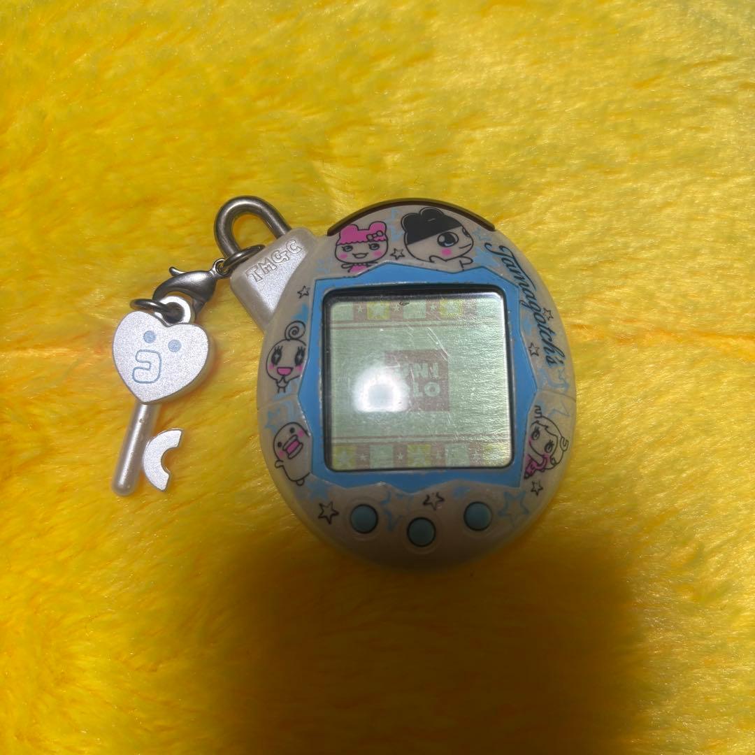 いぇー! ふぁみりーイロイロ! たまごっち プラス　ふぁみたま ユニクロコラボ