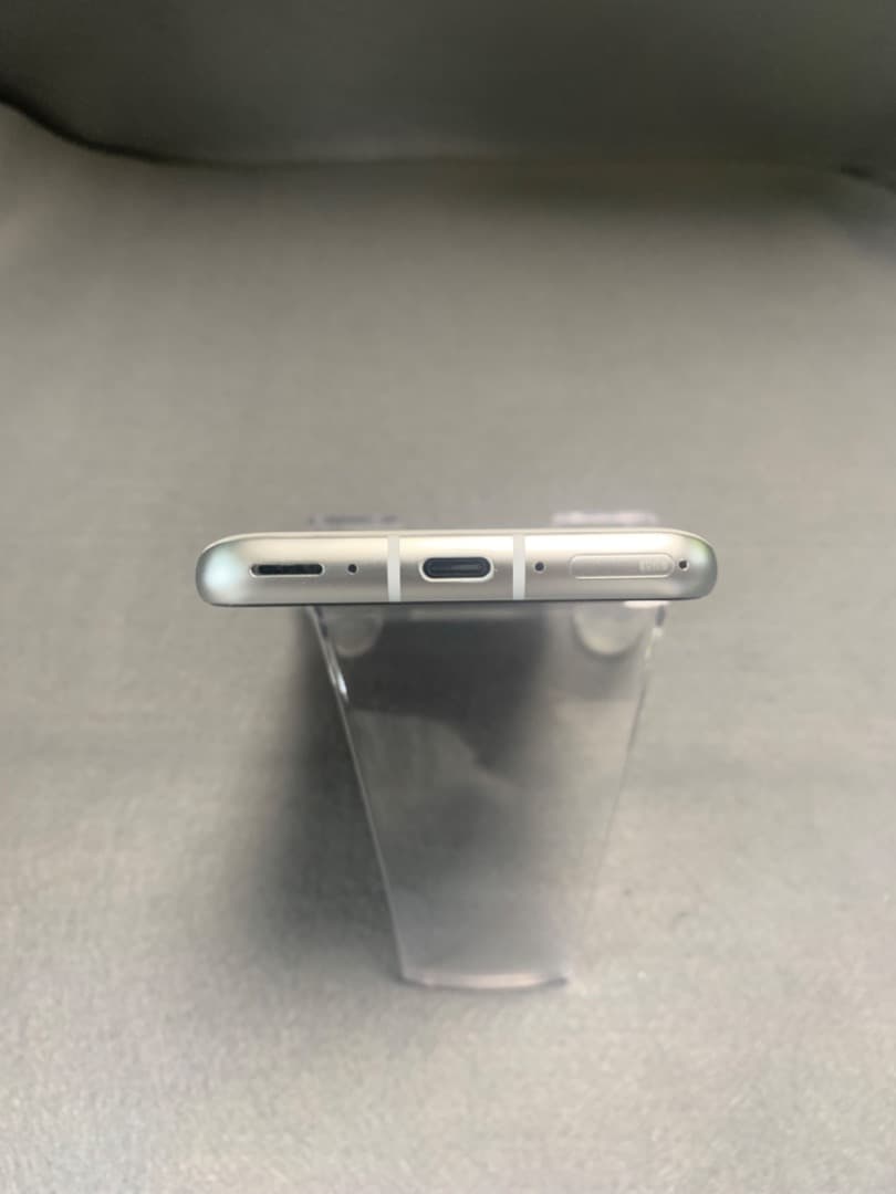 超美品 ASUS Zenfone 8 256GB ホワイト色