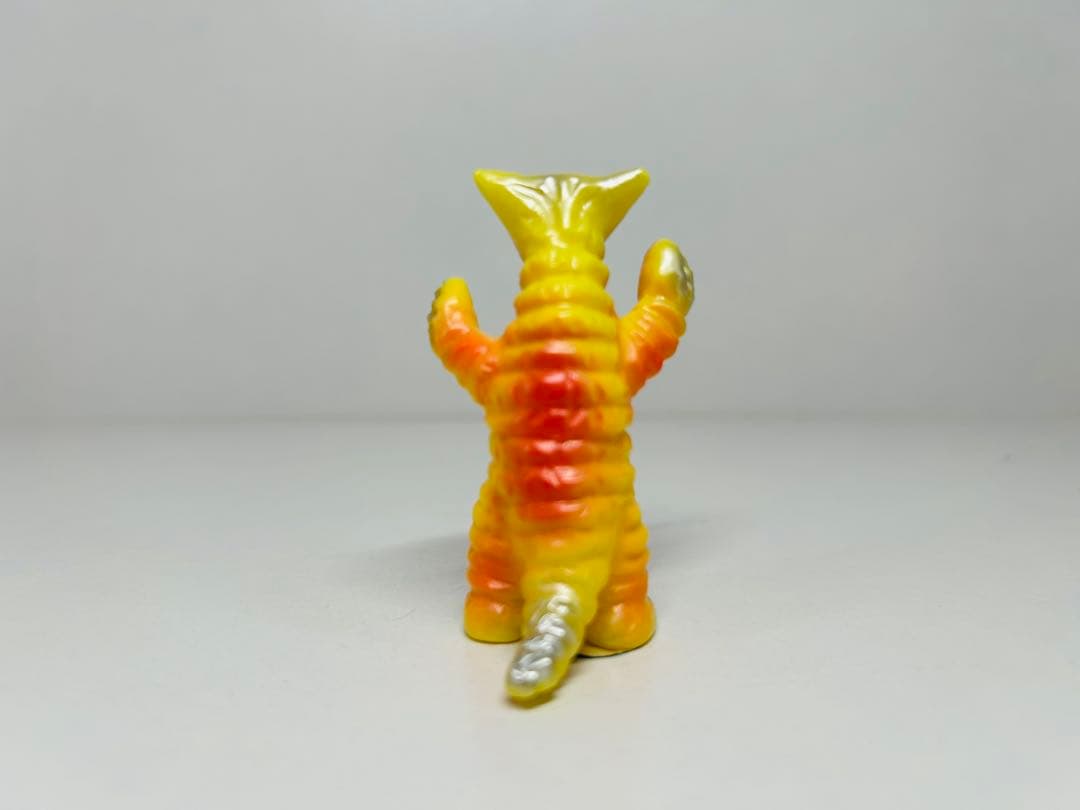 2*t様 ぶたのはな じゃんけんバトル　サドラ　ソフビ 怪獣　ウルトラマン　帰り