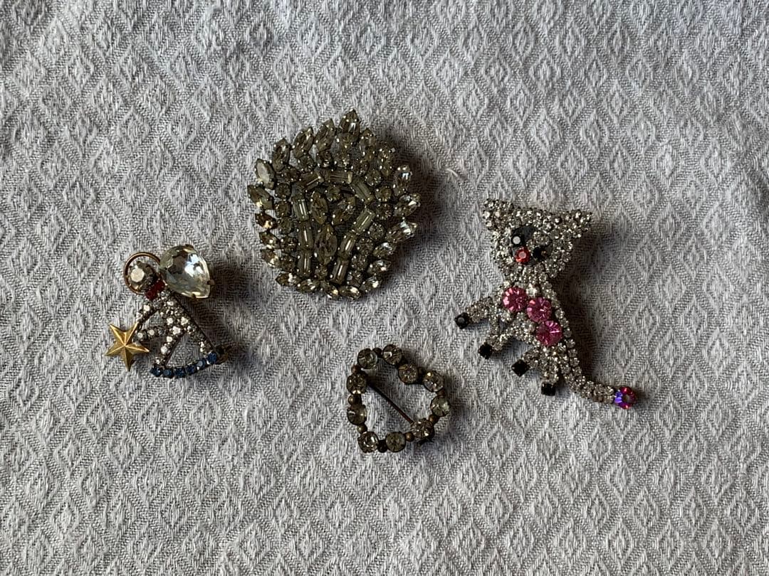 チェコガラスのブローチ ネコ キャット chat 猫