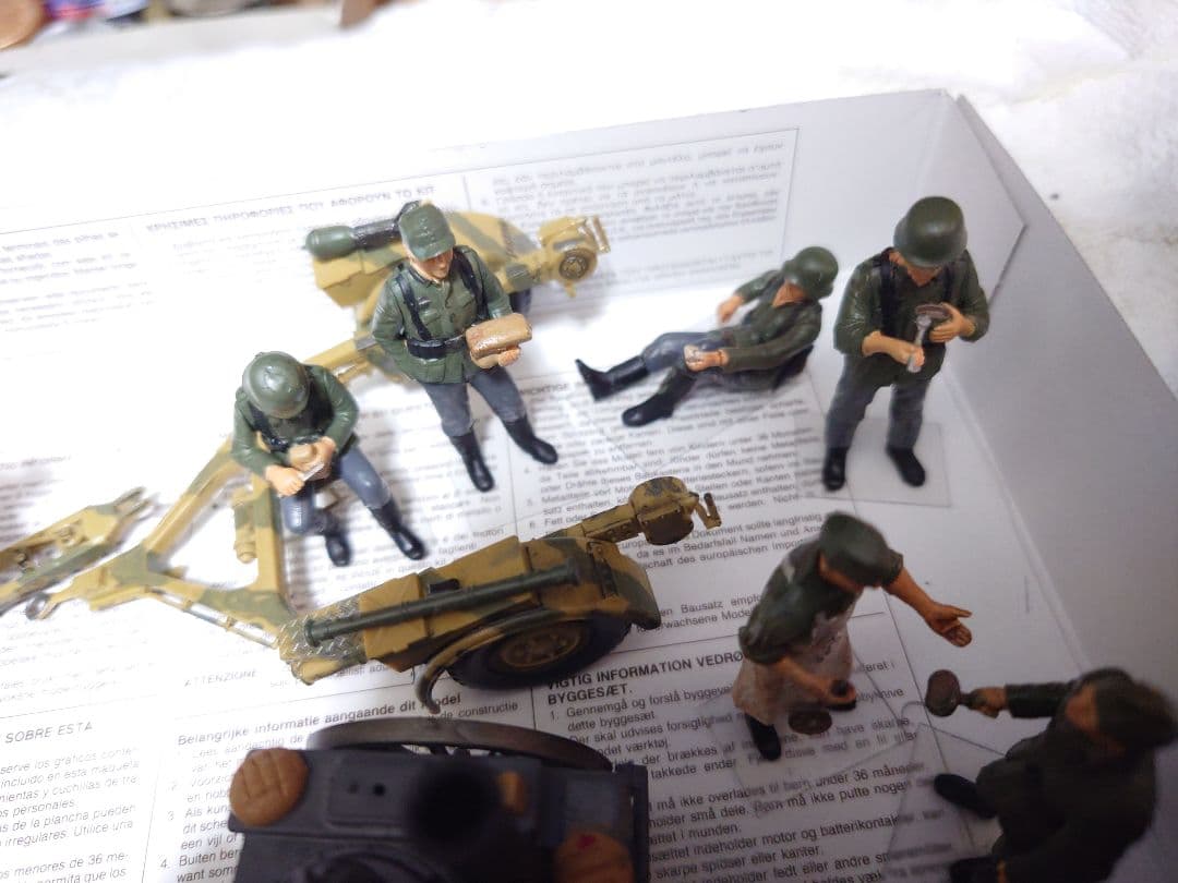 仮出品1/35タミヤイタレリドイツ軍東部戦線戦車12両+兵士+炊飯セット　完成品