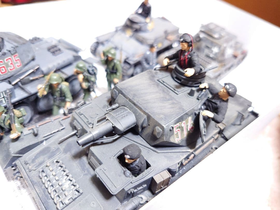 仮出品1/35タミヤイタレリドイツ軍東部戦線戦車12両+兵士+炊飯セット　完成品